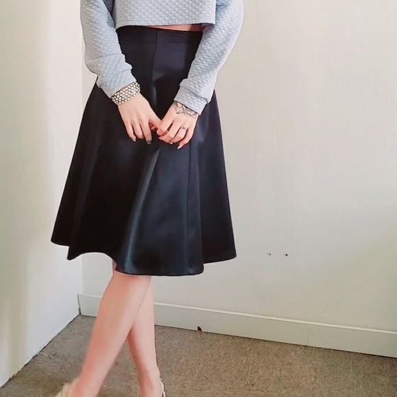 Satin skirt - Picture 1 of 3